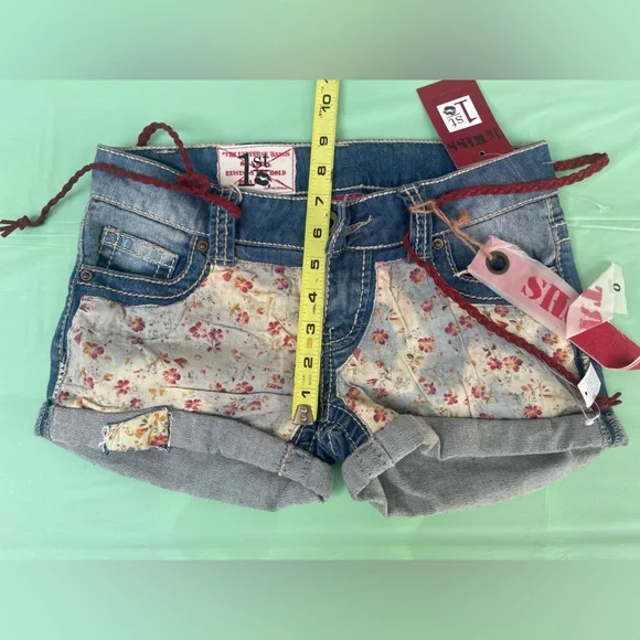 LOW RISE 1st KISS Floral Denim Women's Shorts SIZE 0 JUNIORS NWT - Picture 15 of 15